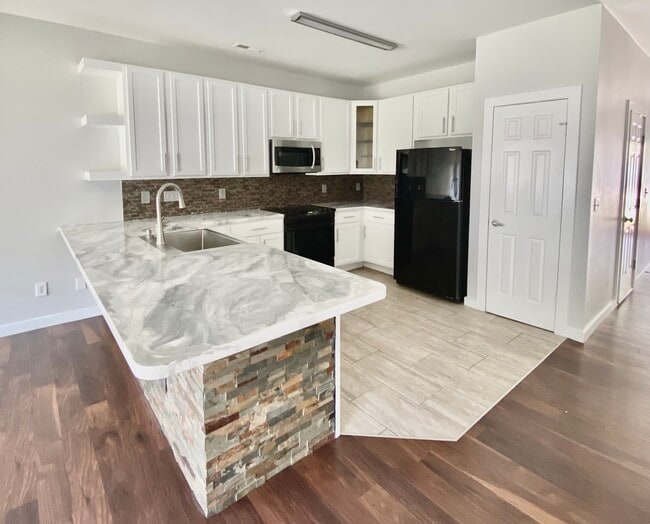 Building Photo - 1328 Stone Manor Dr