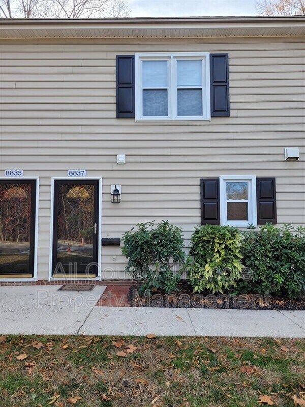 Foto del edificio - 8837 Chapel Hill Rd