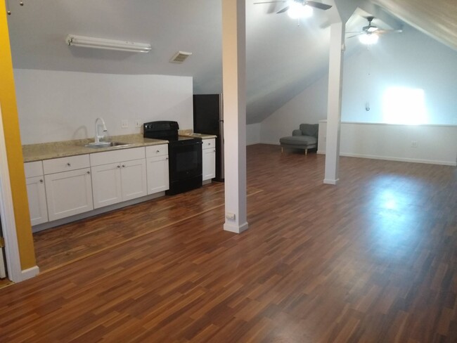 Kitchen - 1439 W Texas St