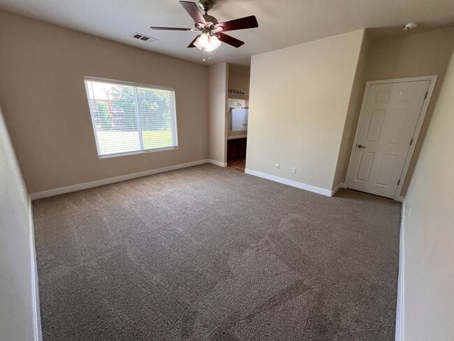 Building Photo - $2,350 Fowler & Shields, 3 Bedrooms - E Co...