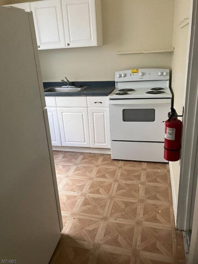 Building Photo - 19 Main St