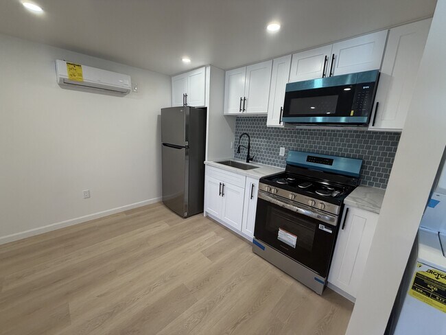 Foto del edificio - 7818 Shoup Ave
