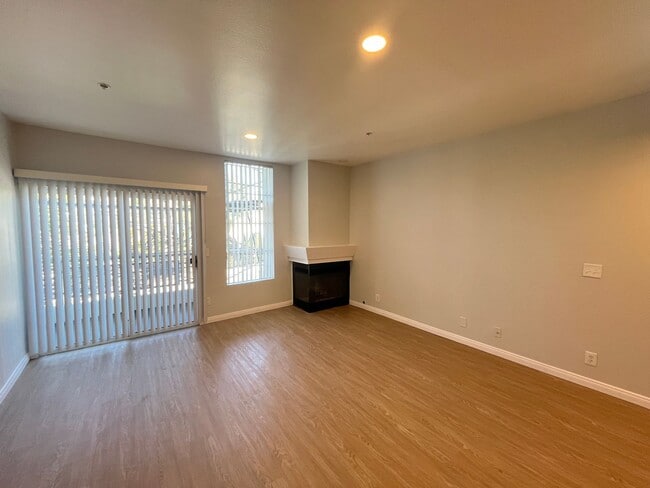 Interior Photo - 16070 Sunset Blvd