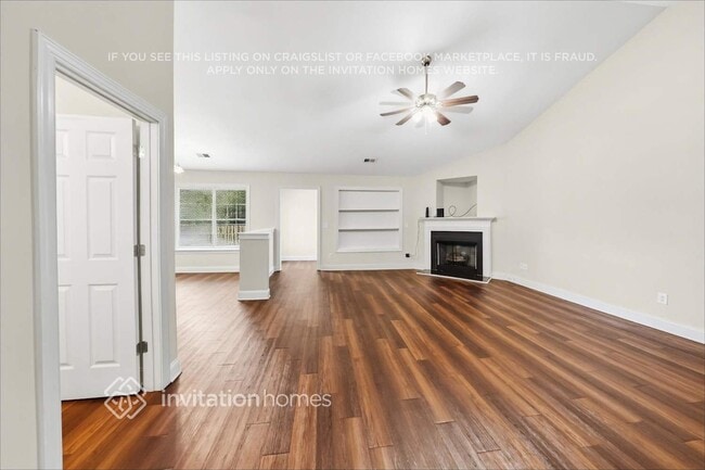 Building Photo - 2420 Laura Dr