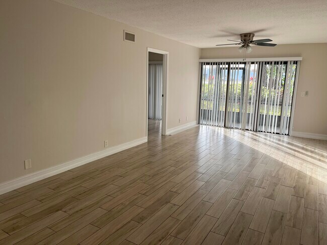 Foto del edificio - 10 Sheoah Blvd