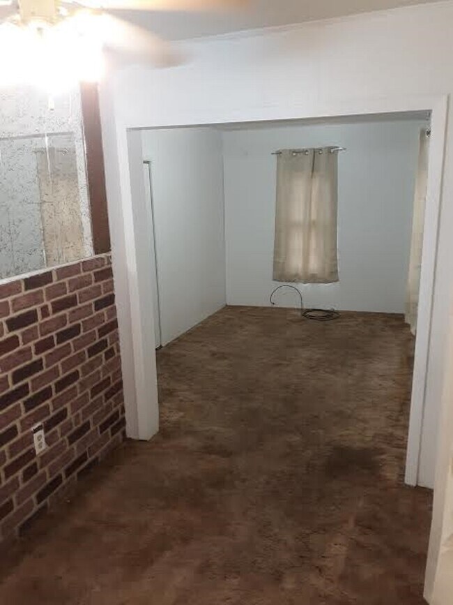 Foto del edificio - 1534 E River St