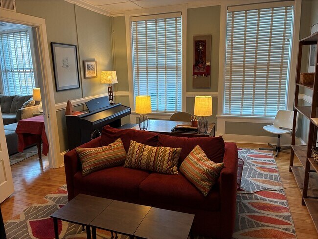 Foto del edificio - 136 E State St