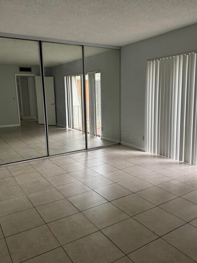 Building Photo - 265 Lake Arbor Dr