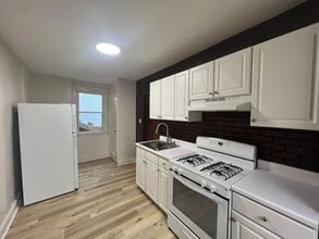 Building Photo - 2136 Liedertafel Way