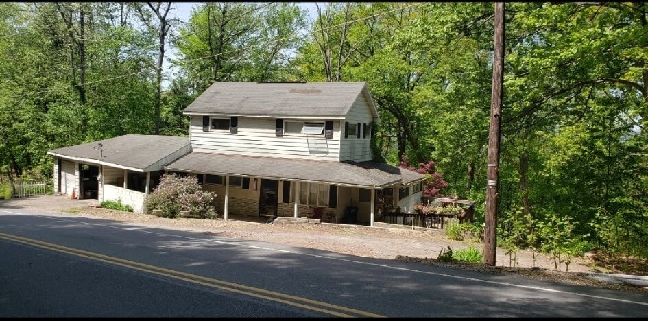Primary Photo - 326 S Old Turnpike Rd