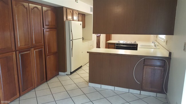 Foto del edificio - 6740 E Kenyon Dr