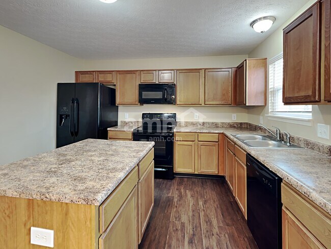Building Photo - 4717 Birmingham Dr