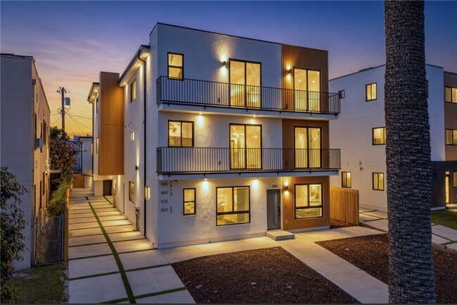 Building Photo - 1021 S Citrus Ave