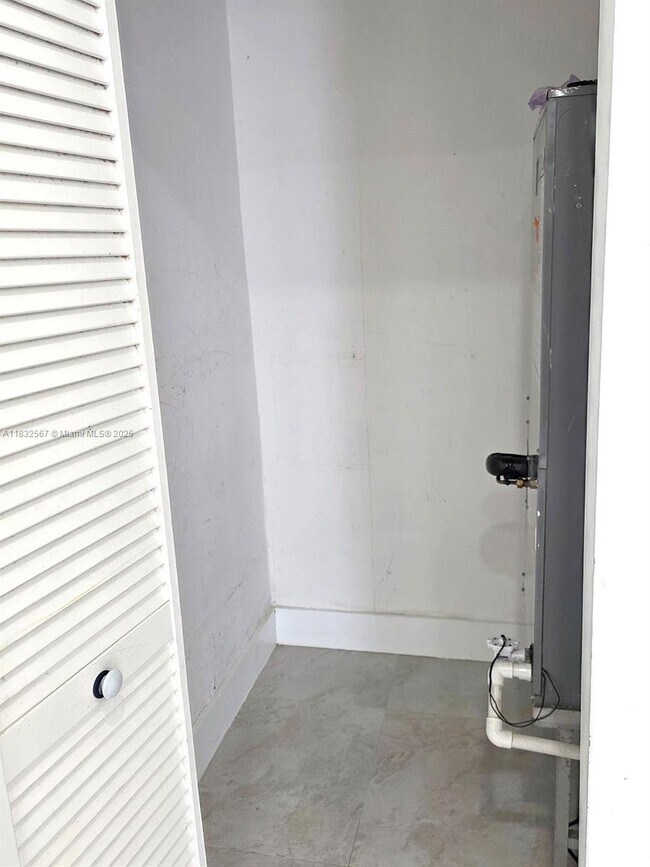 Foto del edificio - 1102 NW 103rd St