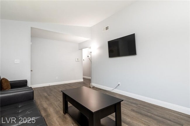 Foto del edificio - 2120 Wagonwheel Ave