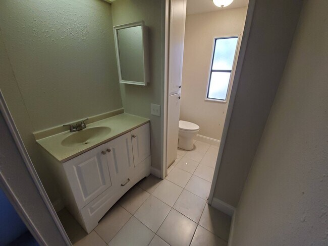 Building Photo - 5624 Hancock Dr