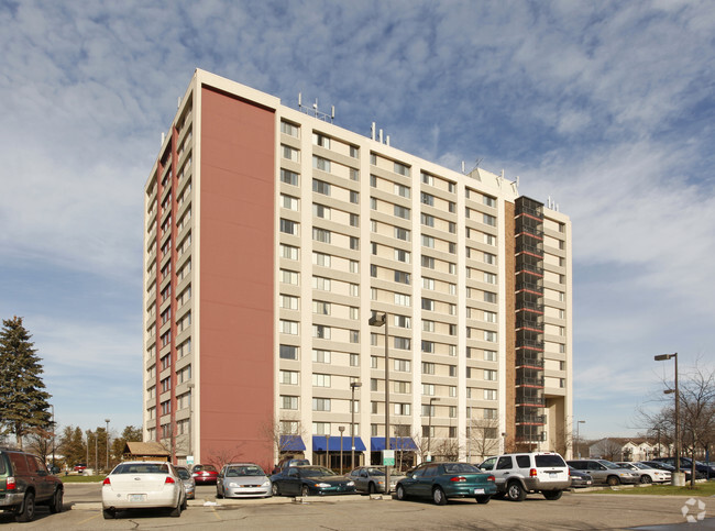 Foto del edificio - Dearborn Heights Co-Op Towers