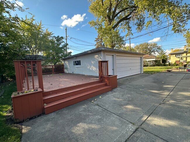 Foto del edificio - 3929 Jarvis Ave