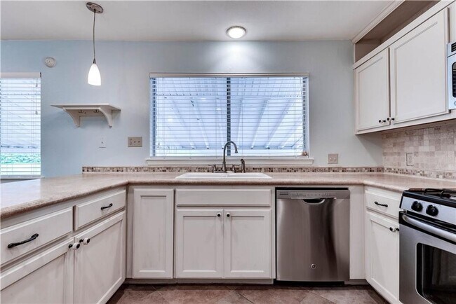 Foto del edificio - Nicely Updated 3 Bedroom, 2 Bath, Singe Story Home in Northwest Austin