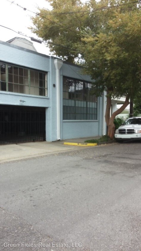 Primary Photo - 500 Mandeville St