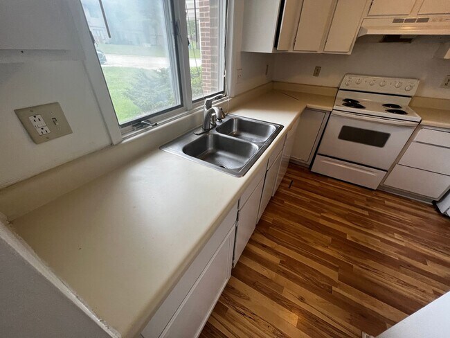 Building Photo - Three Bedroom Two and a half Bath townhome...