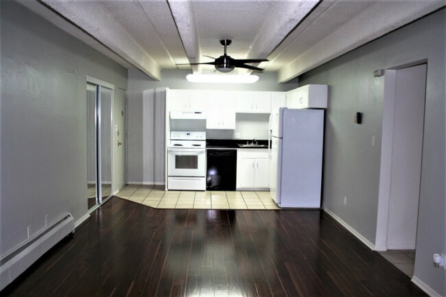 Building Photo - 1085 Pearl St