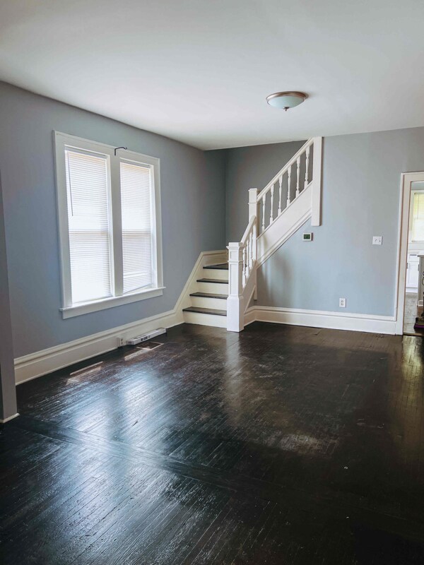 Foto del edificio - 323 Woodland Ave