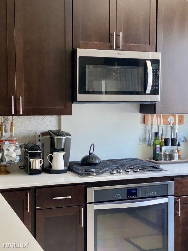 Building Photo - 1 br, 1 bath Townhome - Unavailable