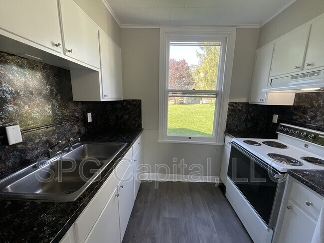 Foto del edificio - 12986 Main St