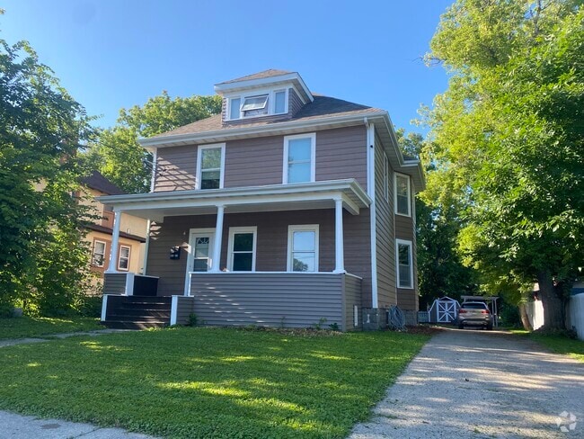 Building Photo - 609 3rd Ave S