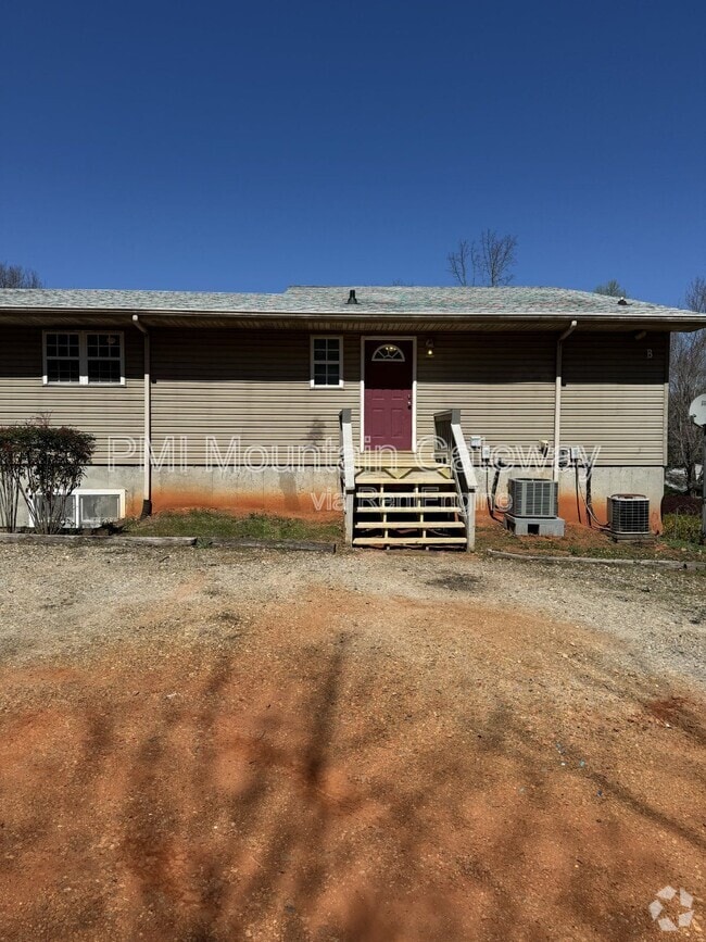 Building Photo - 131 Primrose Dr