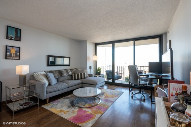 Foto del edificio - 3660 N Lake Shore Dr