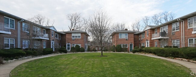 Foto del edificio - 80-90 Shore Rd