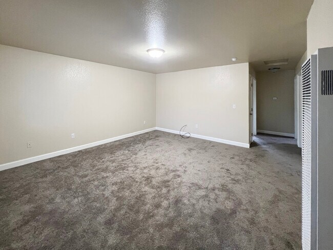 Living Room - 1553 Reasor Rd