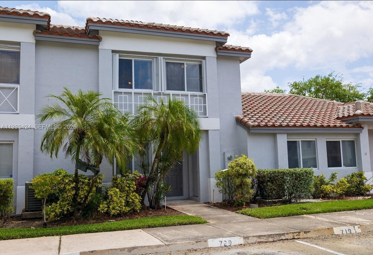 Photo - 719 NW 208th Way - 719 NW 208th Way # 719 PEMBROKE PINES, FL 33029