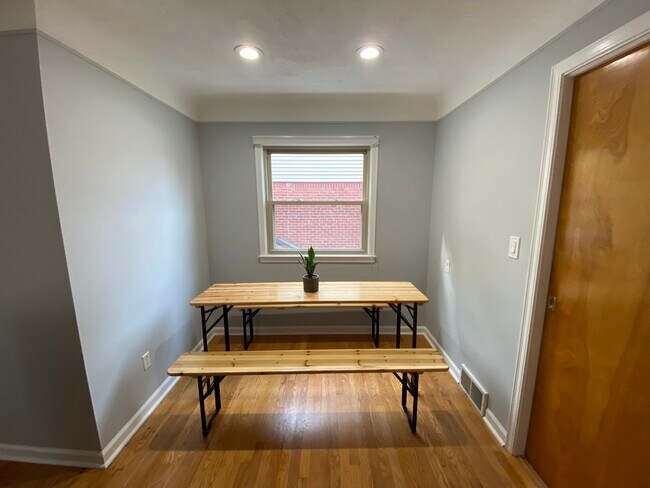 Dining Area - 302 Jeffrey Ave