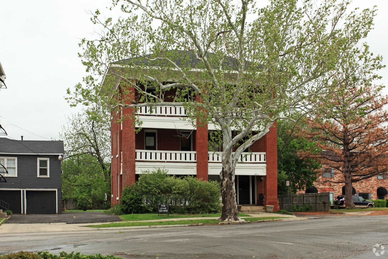 Foto del edificio - 1814 N Shartel Ave