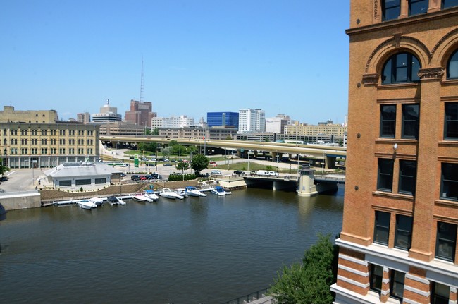 Riverview Lofts - Apartments in Milwaukee, WI | Apartments.com