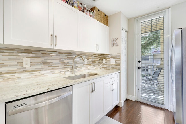 Foto del edificio - 1139 Town Center Dr