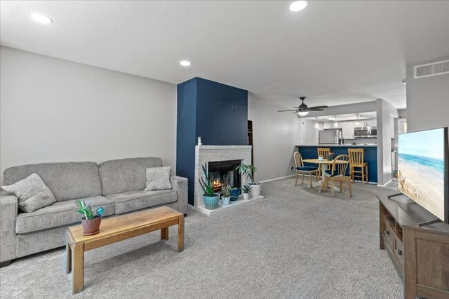 Foto del edificio - Woodchase Dual Primary Bedroom Condo