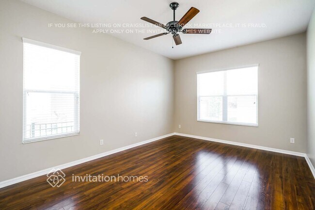 Foto del edificio - 11118 Great Neck Rd