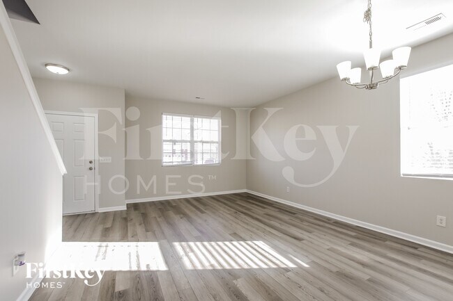 Foto del edificio - 7421 Lamplighter Close Dr