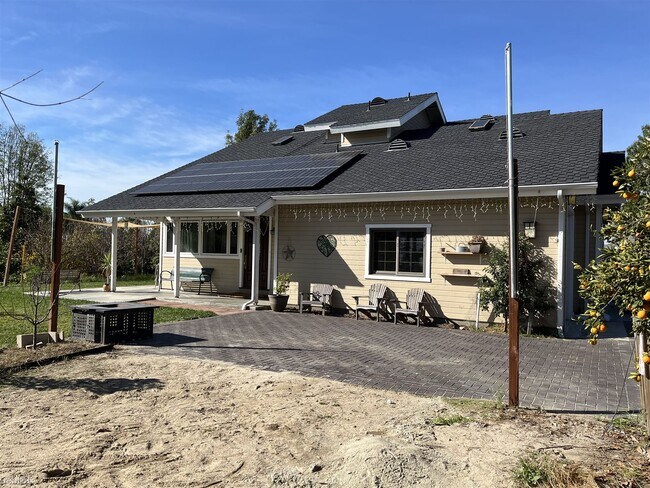 Foto del edificio - 3 br, 2 bath Townhome - 5993 Short Street