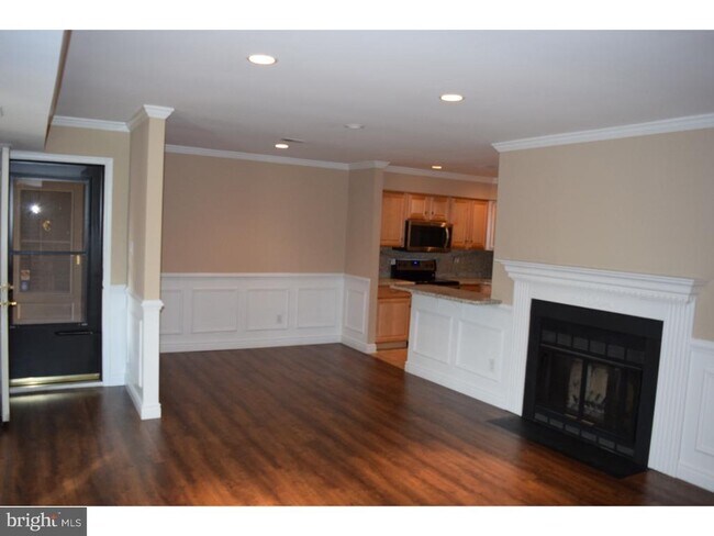 Building Photo - 82B Red Cedar Ct