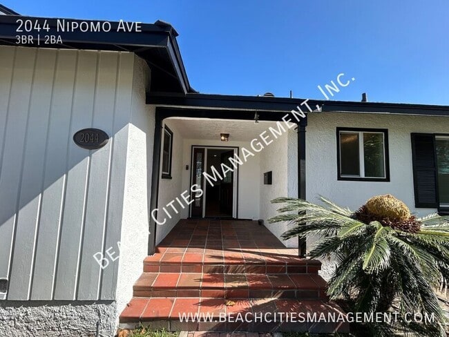 Foto del edificio - 2044 Nipomo Ave