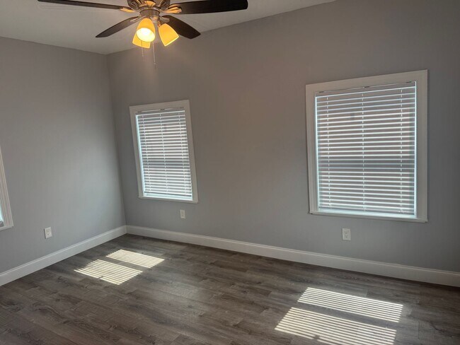 Foto del edificio - Large 4 bedroom West Tampa Bungalow