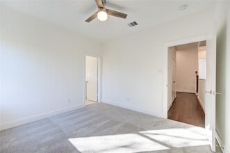 Building Photo - 847 Rachel St