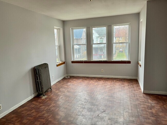 Living room - 302 N Menard Ave