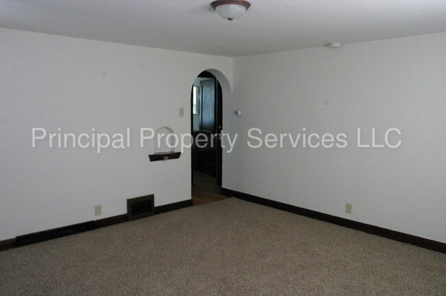 Building Photo - 711 Pine St
