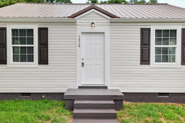 Foto del edificio - 1316 Sunnyview Dr